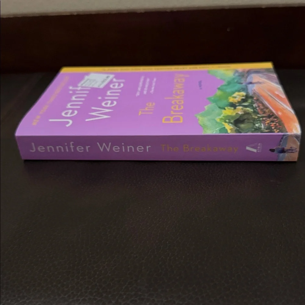 Jennifer Weiner “The Breakaway” Paperback Novel-NY Times Bestselling Author
